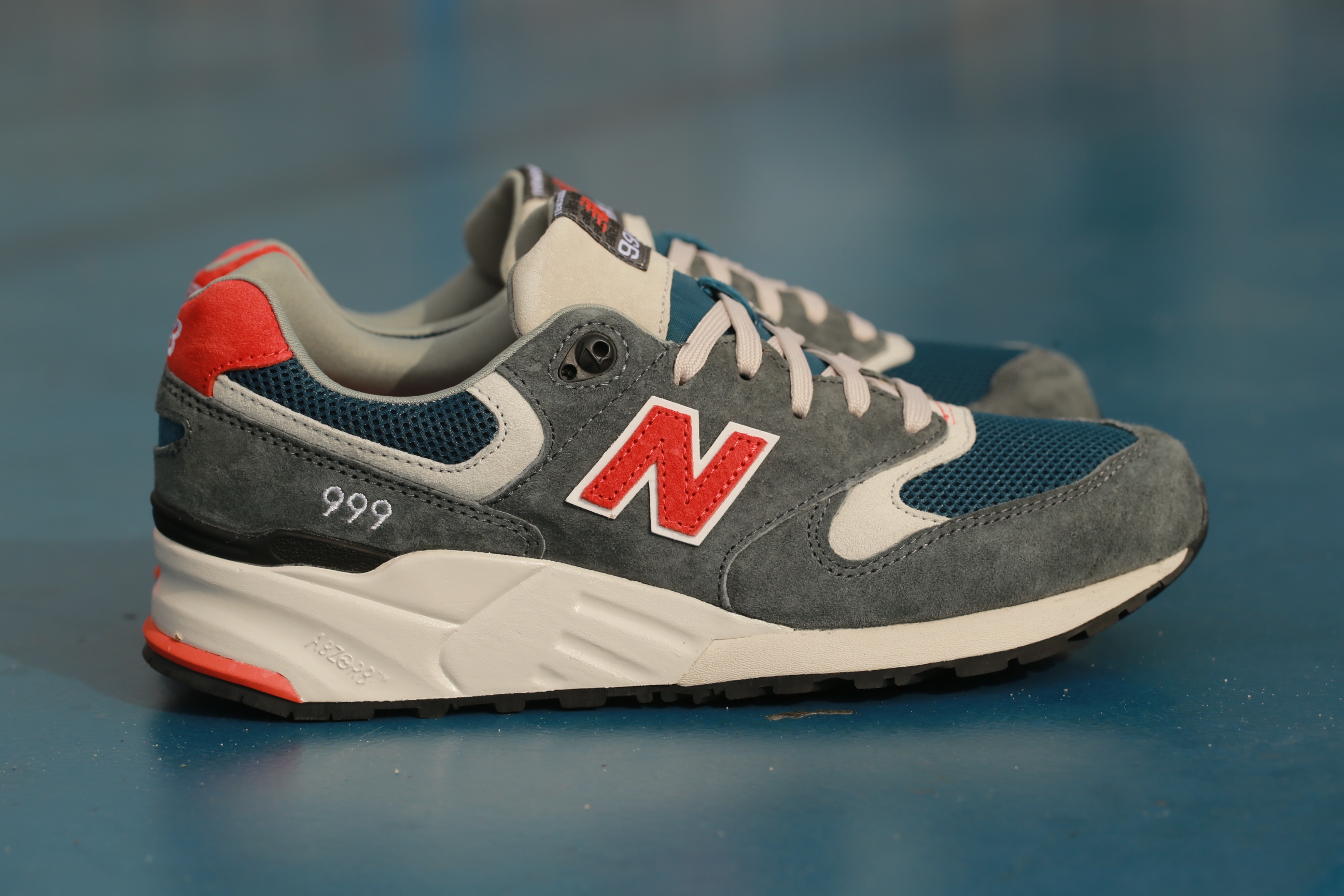 Sensual Sneakers: The New Balance 999 Gallery