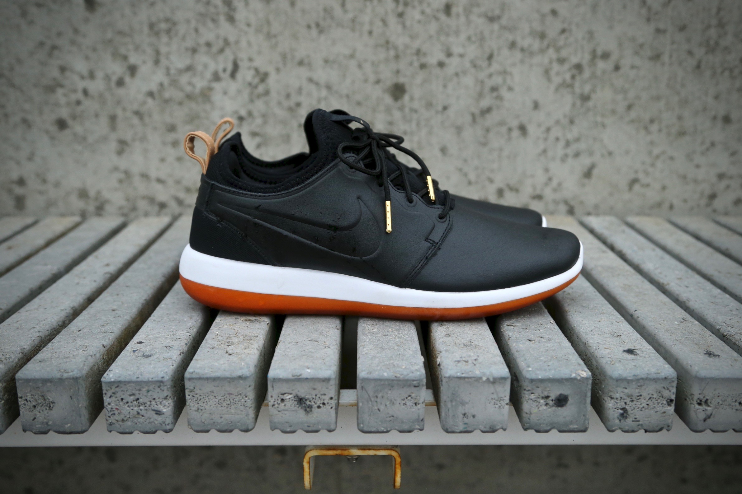 Nike Roshe Two Leather PRM – Black 